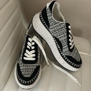 Platform tennis shoes